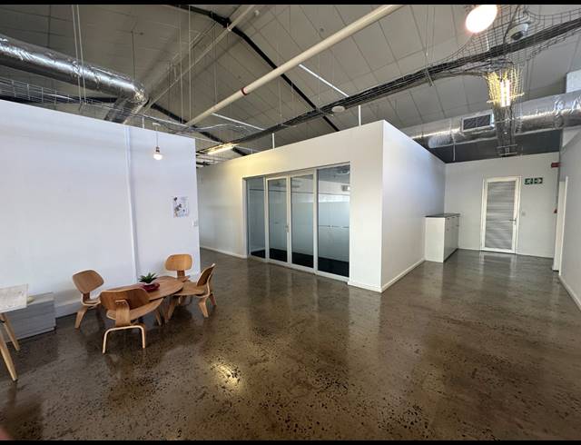 920M² OFFICE TO LET IN PAARDEN EILAND